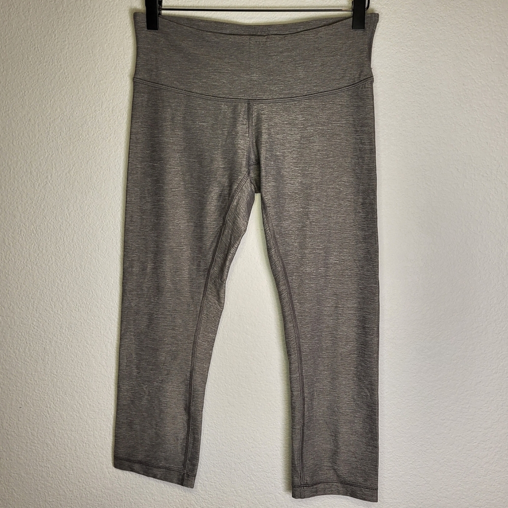 Lululemon Athletica Gray Capri-Length Leggings with Waistband Pocket size 6